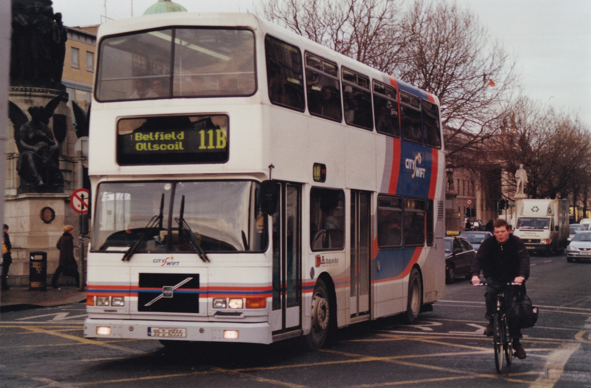 Image of 11b bus