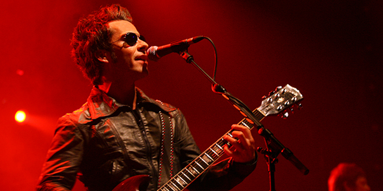 Image of Kelly Jones singing and playing guitar on stage from the band Stereophonics
